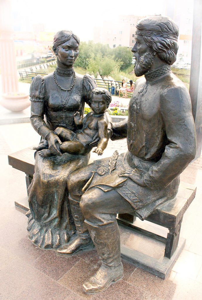 Памятник Семёну Дежнёву в Якутске
