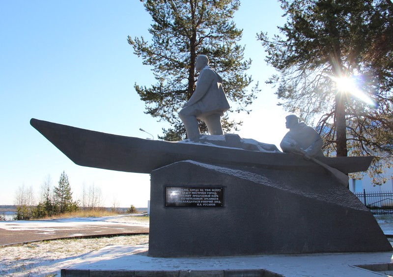 Памятник Русанову в городе Печора